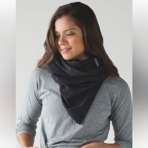 Lululemon Vinyasa Scarf Wrap Hyper Stripe and Black Rulu Stretchy With Snaps O/S